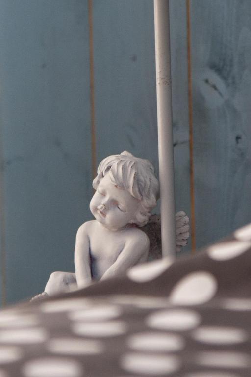 Little Suite - Louise Lille Bilik gambar